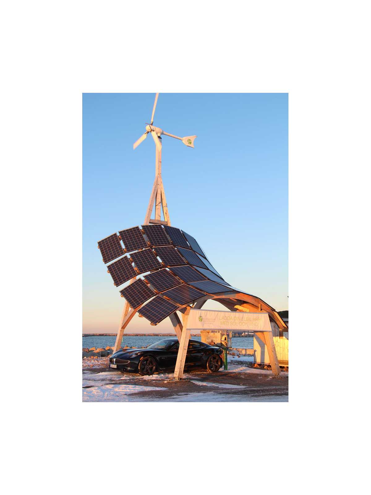 Giraffe 2.0 innoVentum Hybrid Wind and Solar Power Plant