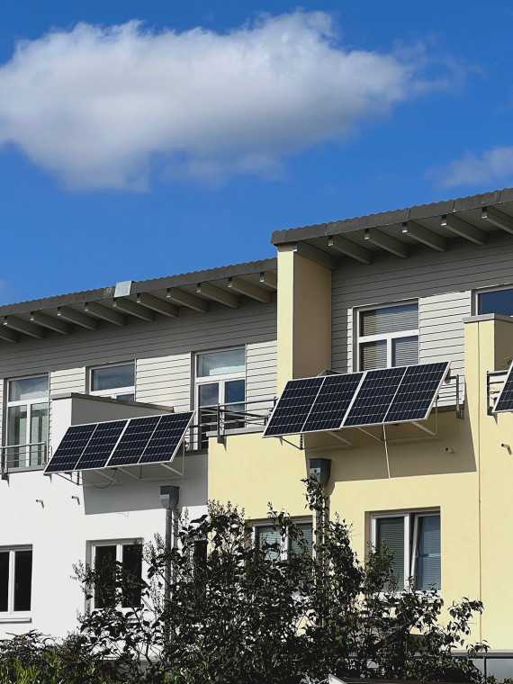 Balkon-Solarpanel-Set - Anschluss in einer Steckdose