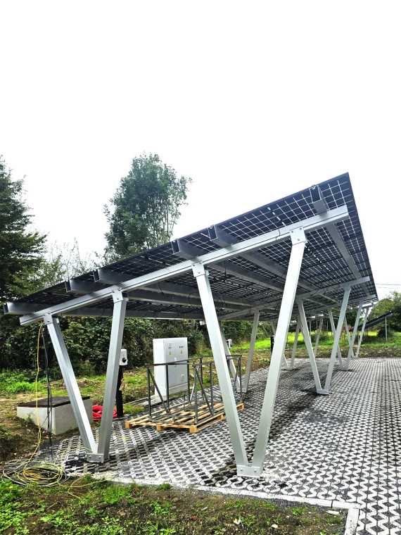 Carport fotovoltaico de aluminio con 15 paneles