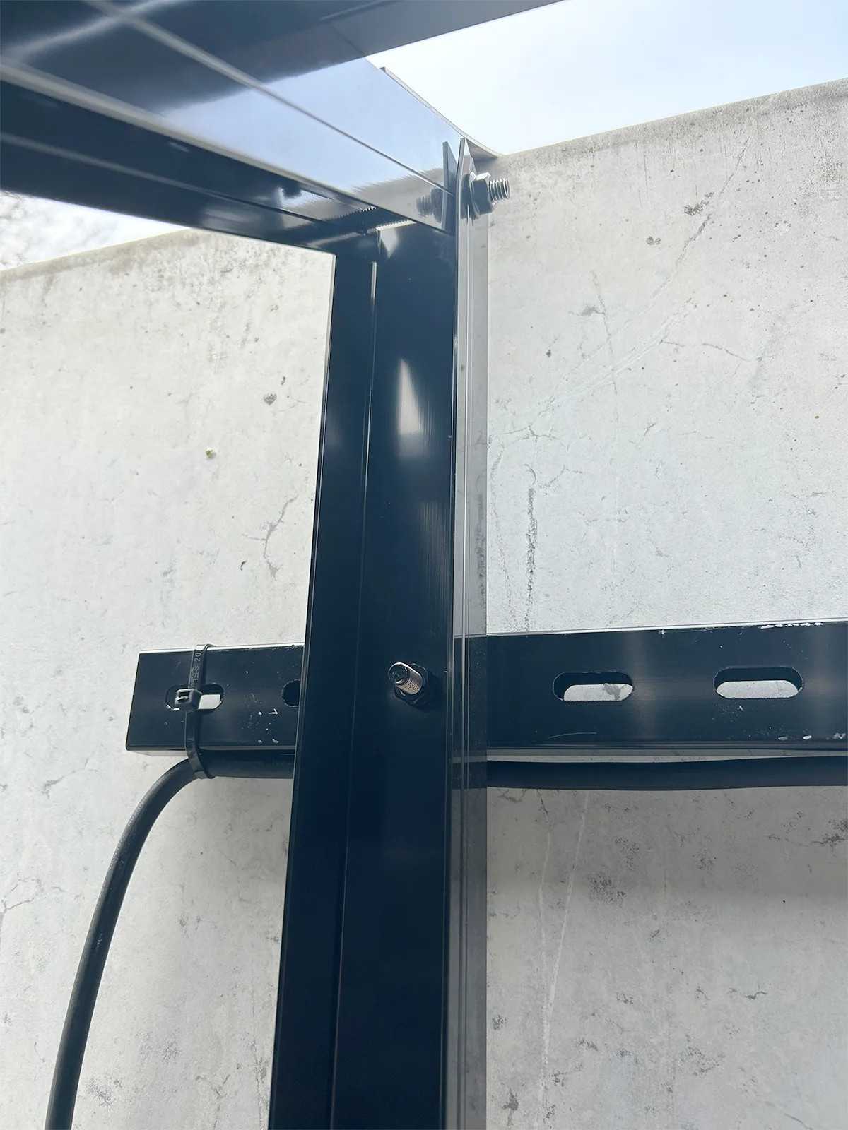 Balcony solar panel kit - plug-in connection