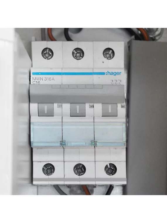 Transformation and security box for solar pumping 3x400V