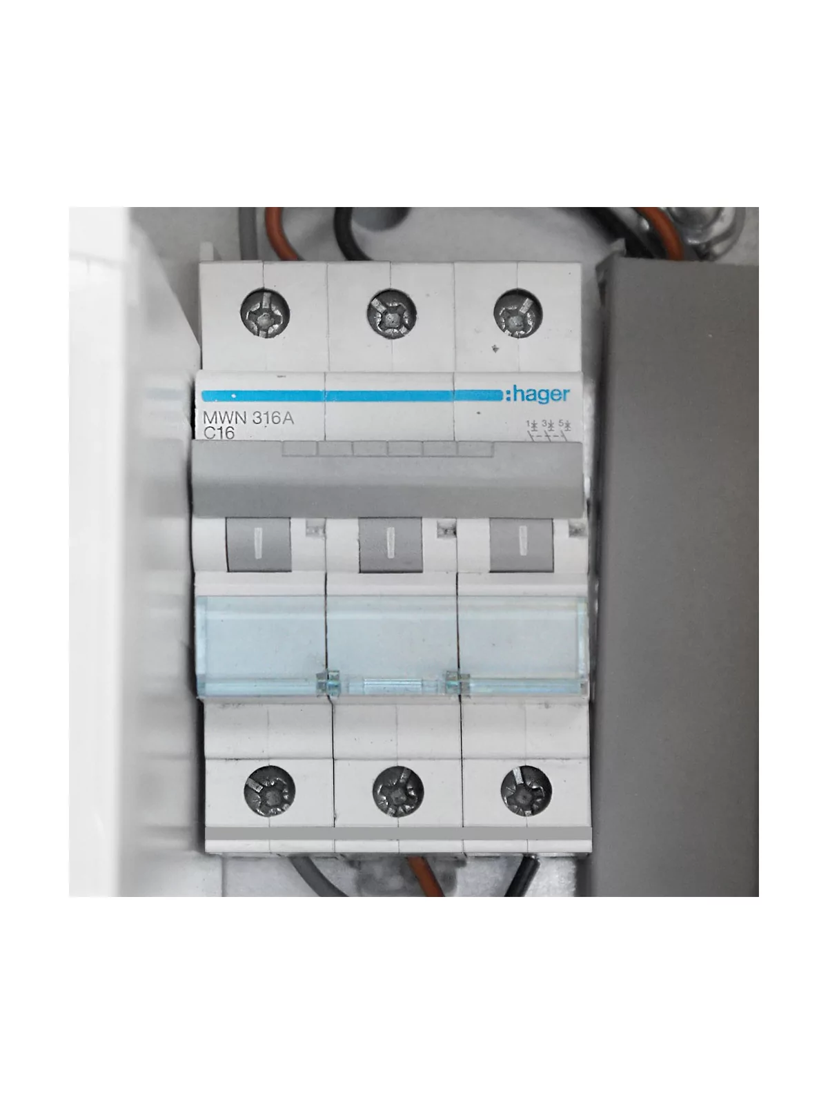 Prewired box for solar kit regulator