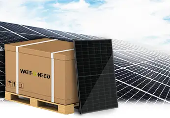 Palé con una caja de cartón encima. Un panel solar rirgide negro completo con un fondo que muestra una instalación de paneles solares.